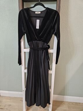 NWT Hello Mia Velvet Pleated Formal Goth Maxi Dress Black Size XL